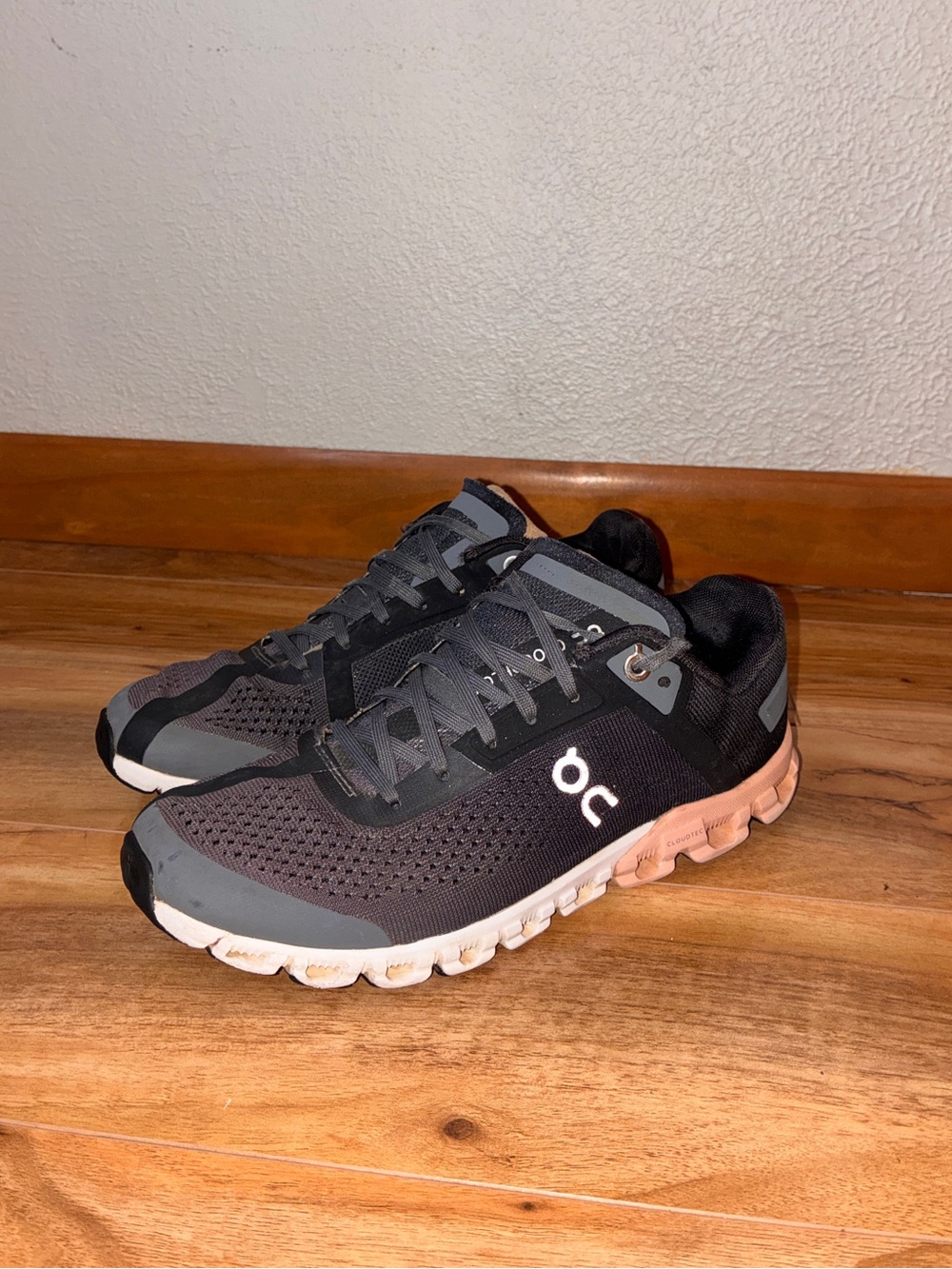 On Cloud Women’s Cloudflow Athletic Running Shoe Sneakers, rock rose - size 6